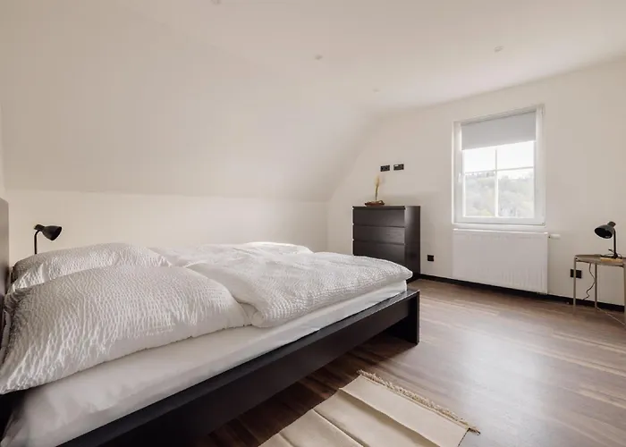 Bienenhaus 1 Montjoie