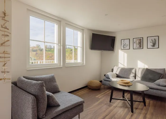 Bienenhaus 1 Montjoie